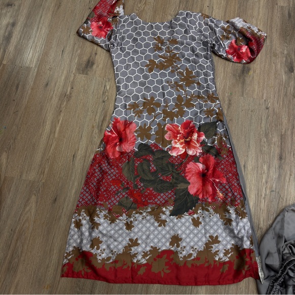 Pakistani three piece kameez in grey printed silk fabric. Sana safinaz - Picture 4 of 6